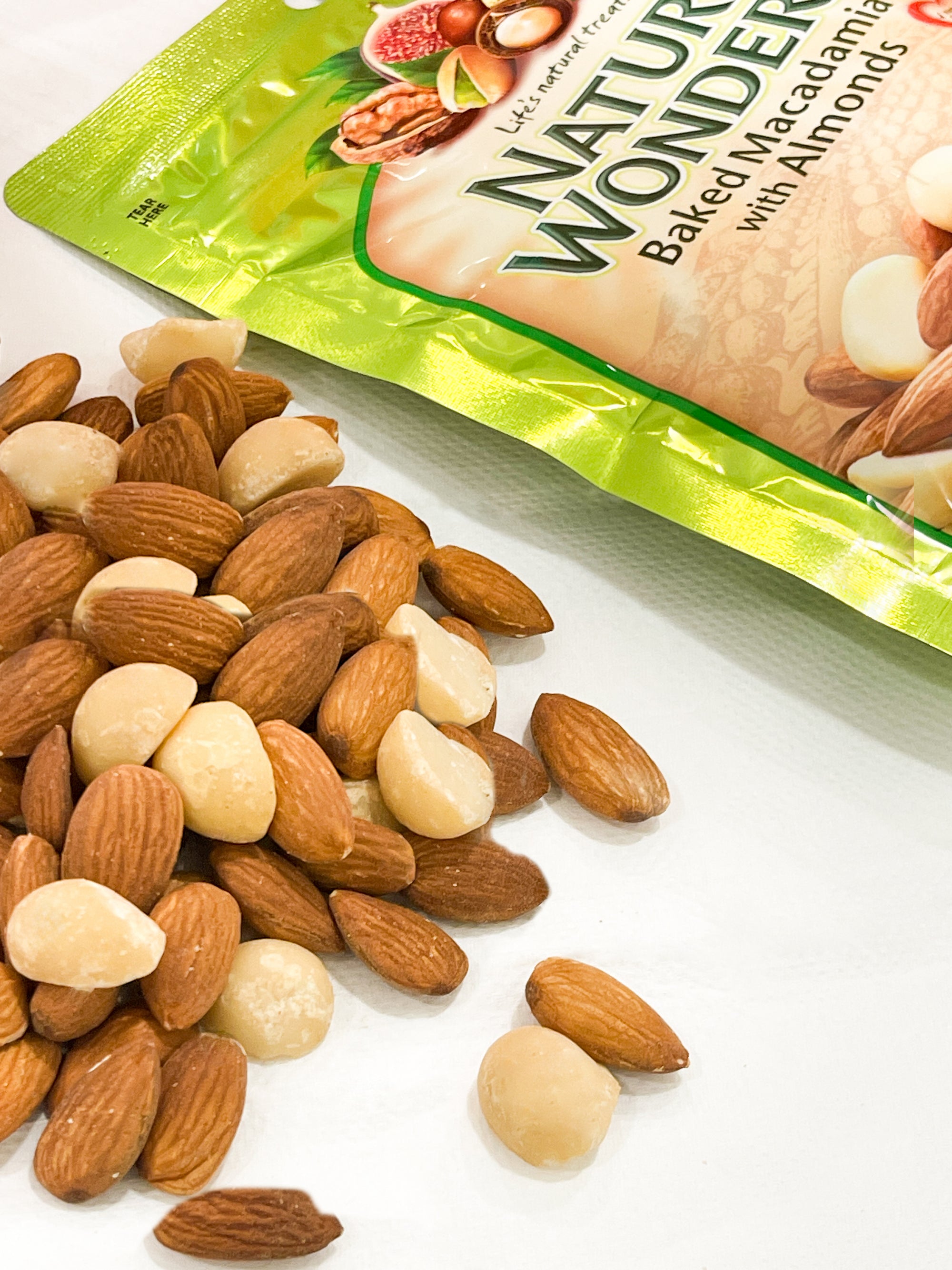 NATURE'S WONDERS MACADAMIA WITH ALMONDS